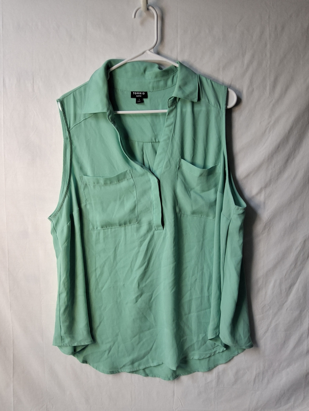 torrid Mint Green Sleeveless Collared V-Neck Blouse